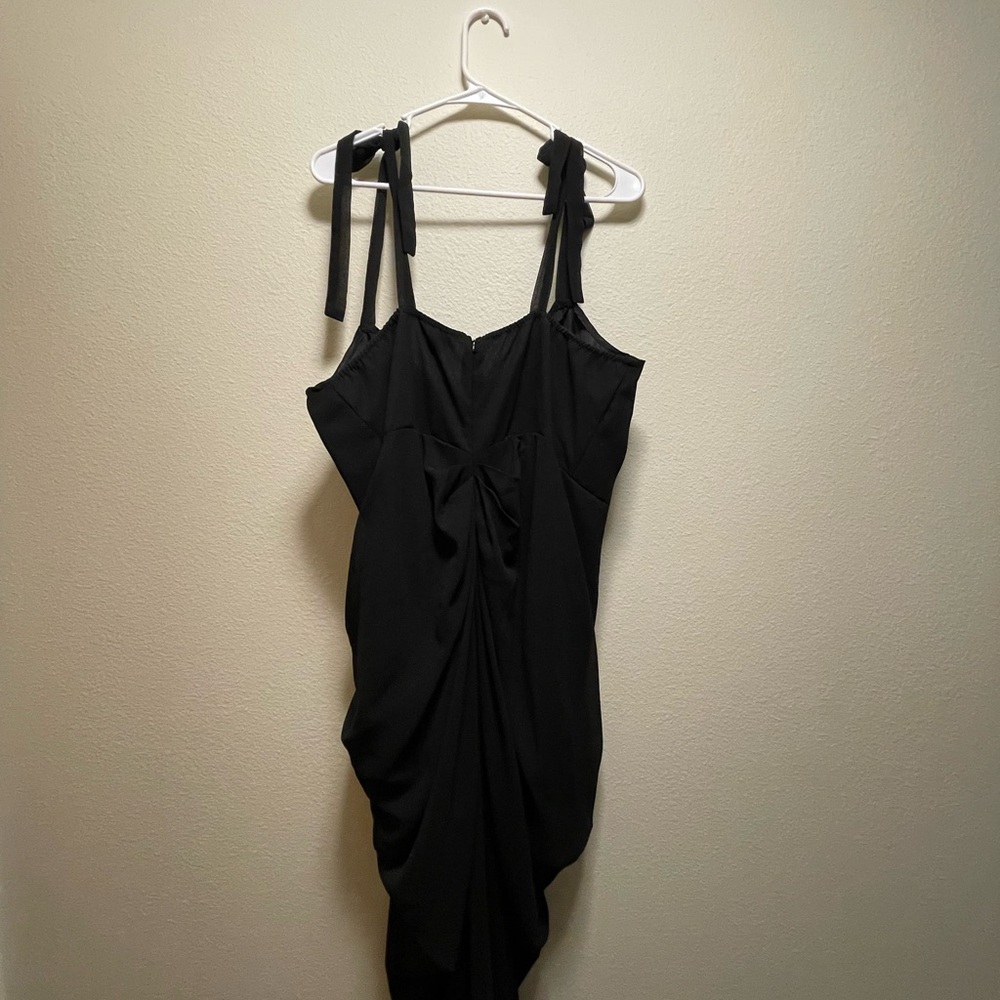 PrettyLittleThing Black Twist Front Midi Dress - Picture 9 of 9
